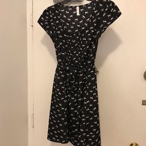 Black horse print dress w/ tie waist and pockets